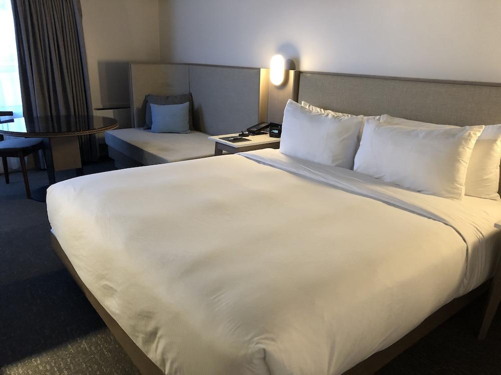 Doubletree By Hilton St. John'S Harbourview Hotel Екстериор снимка